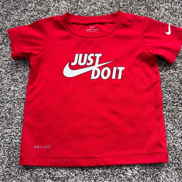 Nike 18 Months T-Shirt and Shorts Set - Picture 2 of 5